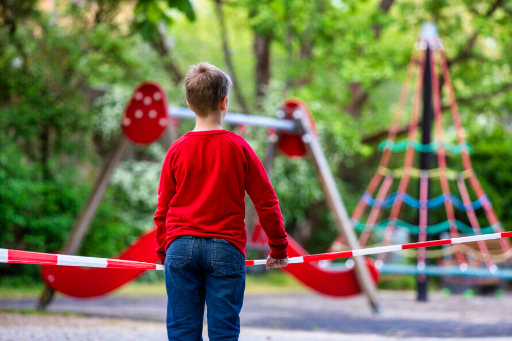 13-jähriges Mädchen von Gruppe gleichaltriger Mädchen festgehalten, gequält und bedroht!