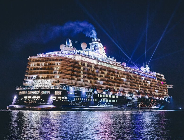 Feuer auf Kreuzfahrtschiff! Passagier und Besatzung müssen evakuiert werden!