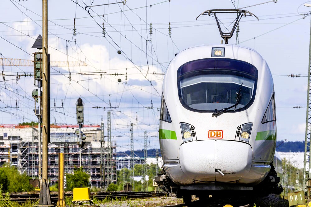 EILMELDUNG - 160 Passagiere stundenlang in ICE eingeschlossen! Der Grund ist unglaublich