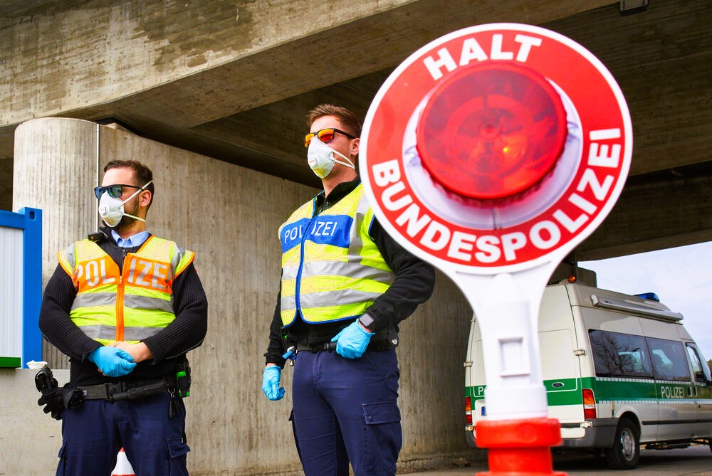 Vollsperrung - Toter auf der Autobahn entdeckt! Vollsperrung nach Gruselfund in Baustelle