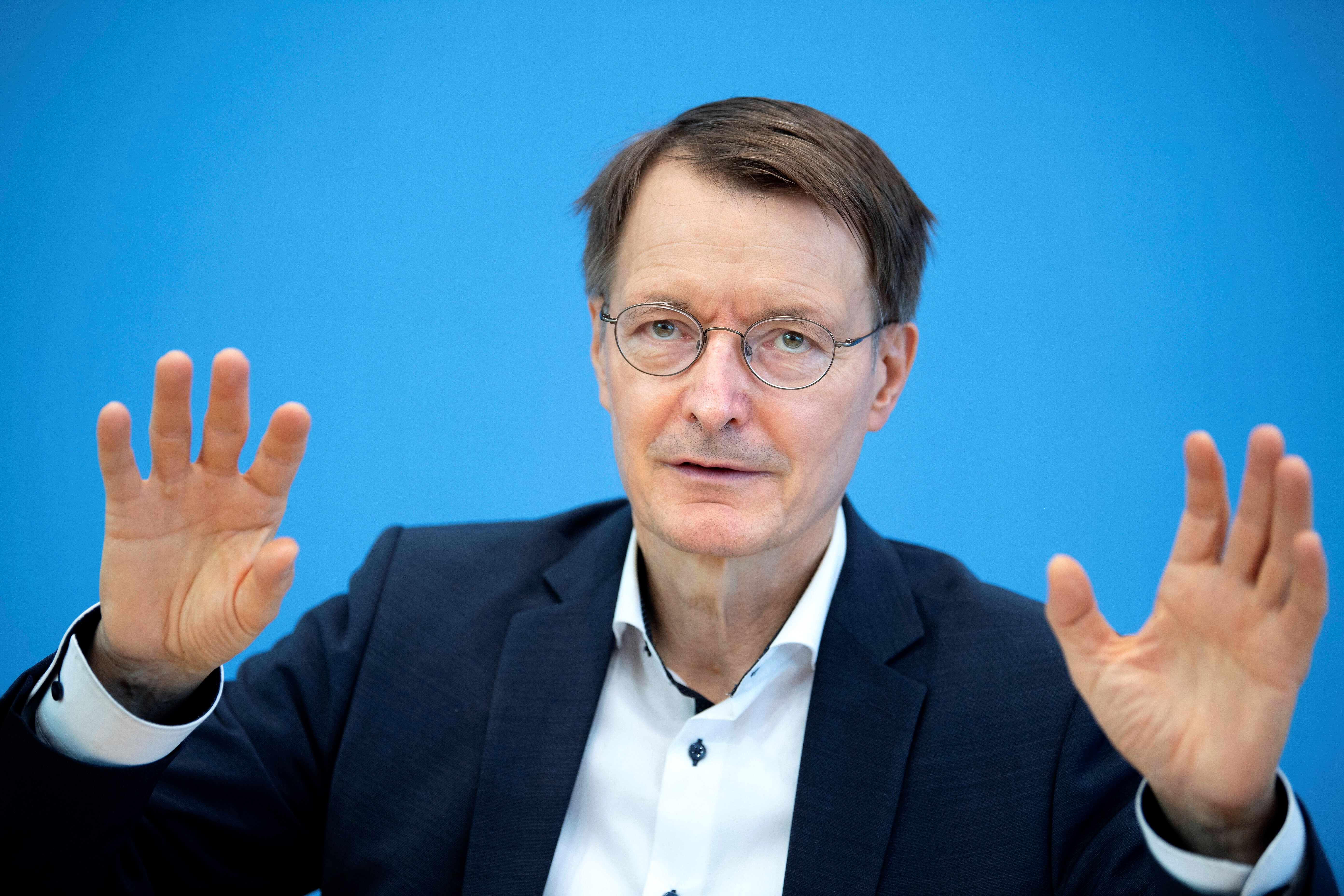 Verkauft uns Lauterbach an die Pharmaindustrie?  Geheimer Deal - Experte kritisiert Pläne von Lauterbach