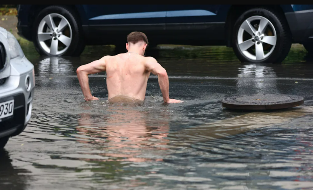 Eilmeldung - Ausnahmezustand in Berlin ausgerufen! Schweres Unwetter setzt Hauptstadt unter Wasser!