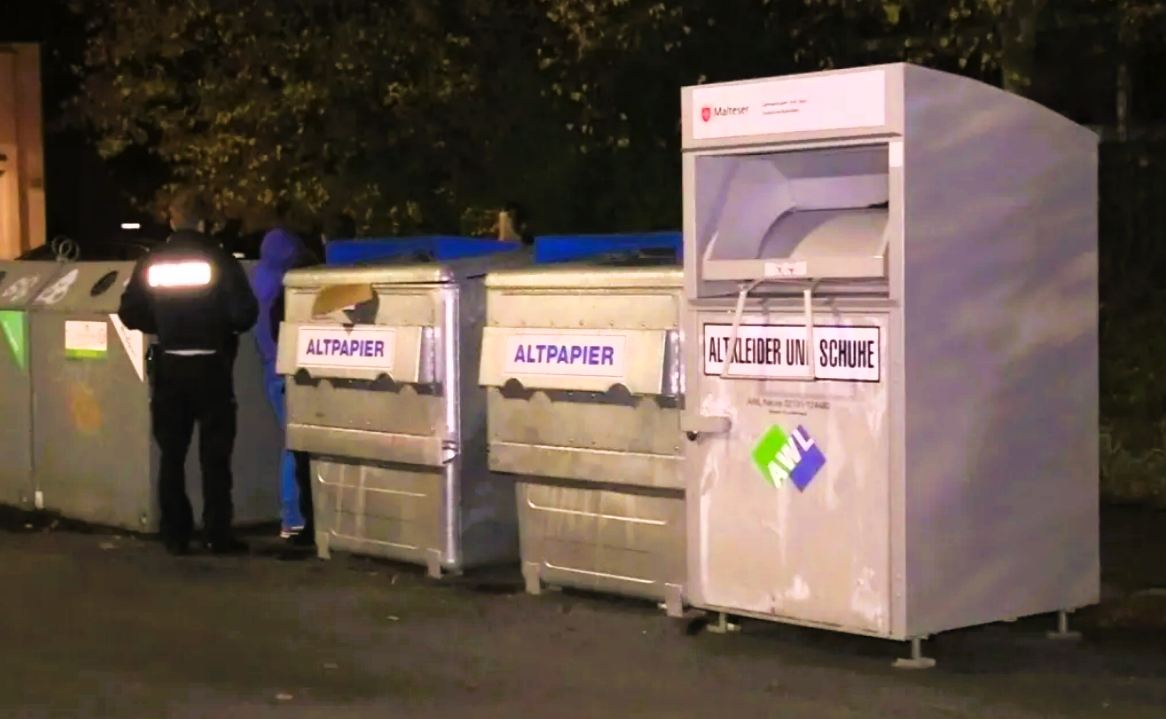 Verweste Leiche Altkleidercontainer entdeckt! Junger Mann liegt tot in Container