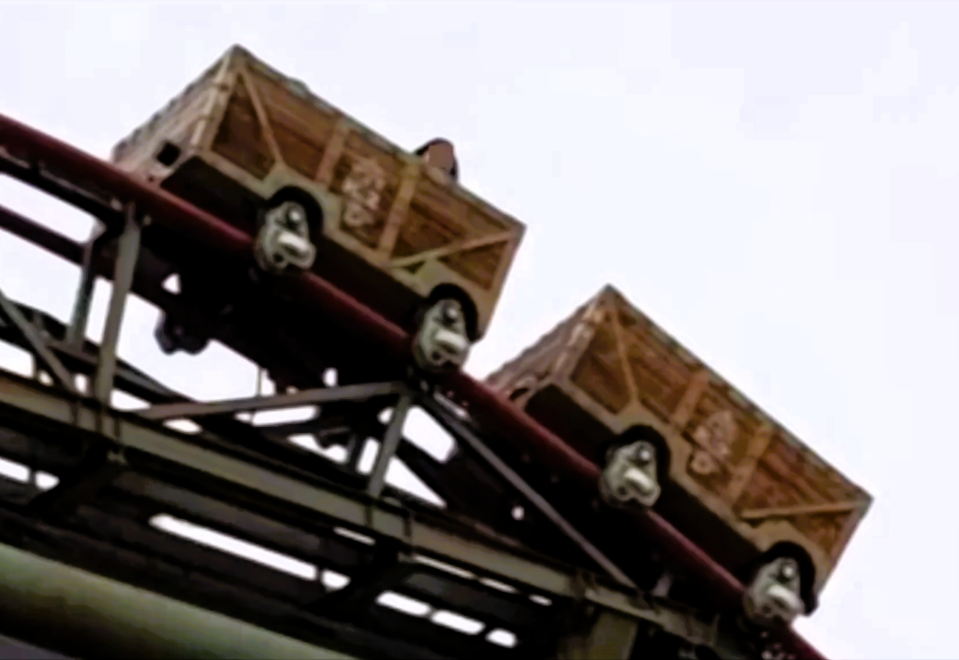 Achterbahn-Unglück auf Karls Erdbeerhof! Kinder hängen in 24 Meter Höhe fest!