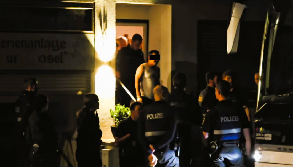 Rechtsextreme kaufen Deutschlands Osten auf! Immobilien für zwielichtige Zwecke - Rechtsextreme kaufen immer mehr Eigentum