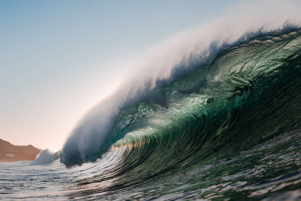 Massive Wave Sweeps Several Tourists into the Sea! Spanish Holiday Island Turns into a Nightmare
